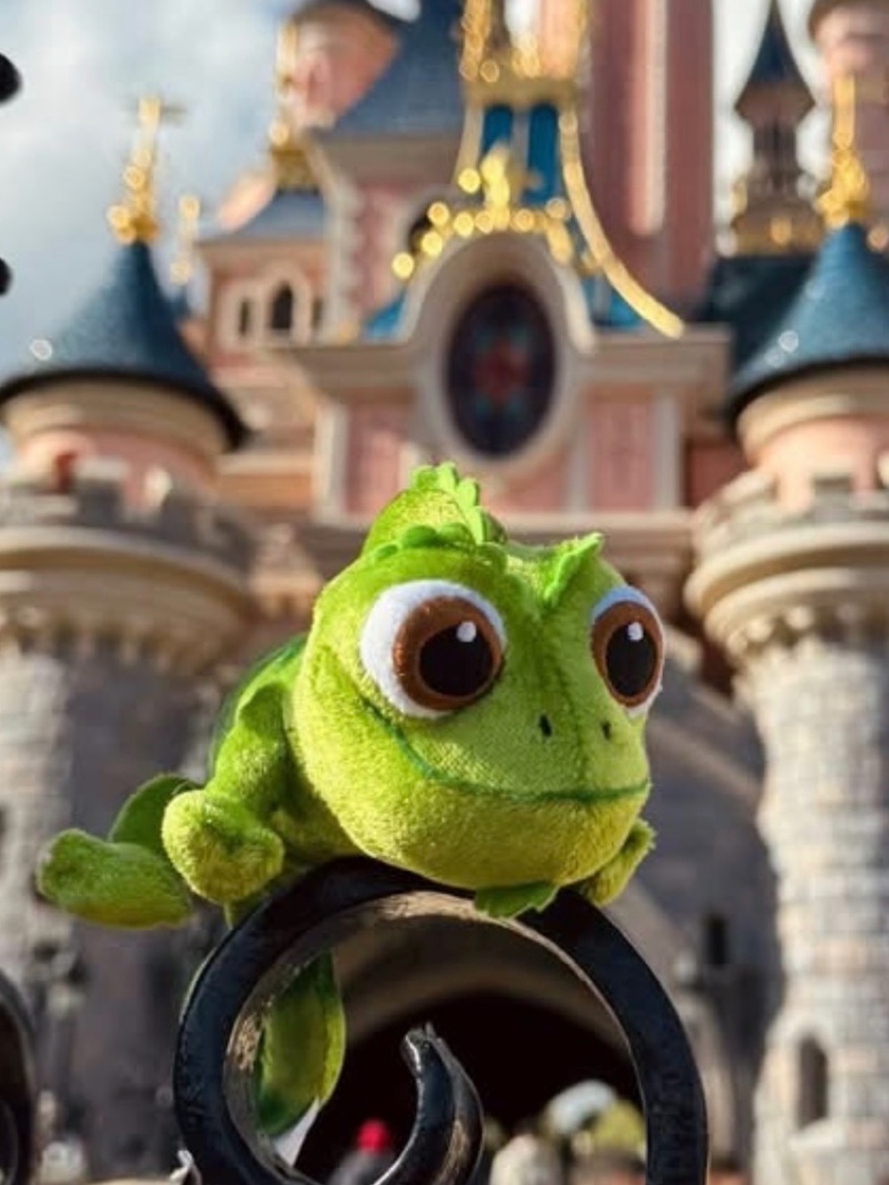 NEW Disney Parks Pascal Shoulder Plush Rapunzel Tangled Magnetic
